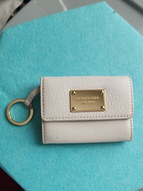Michael Kors Cream Leather Key & Card Holder with Gold Plate and Ring